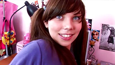 Adolescent brunetă sexy este cățea cu webcam murdară